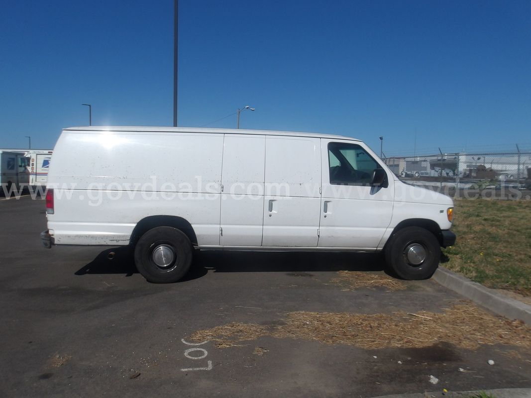 1998 Ford Econoline Cargo Van
