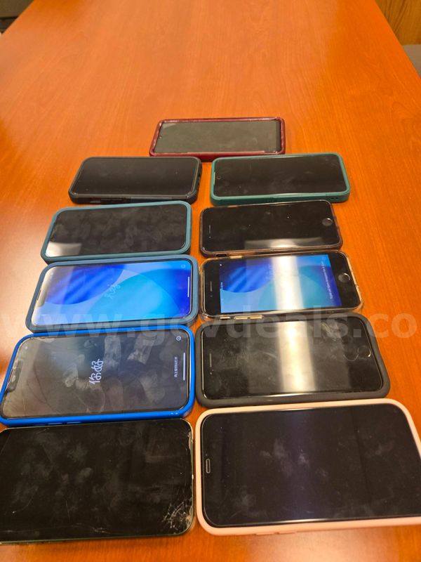 Lot of 11 Cell Phones