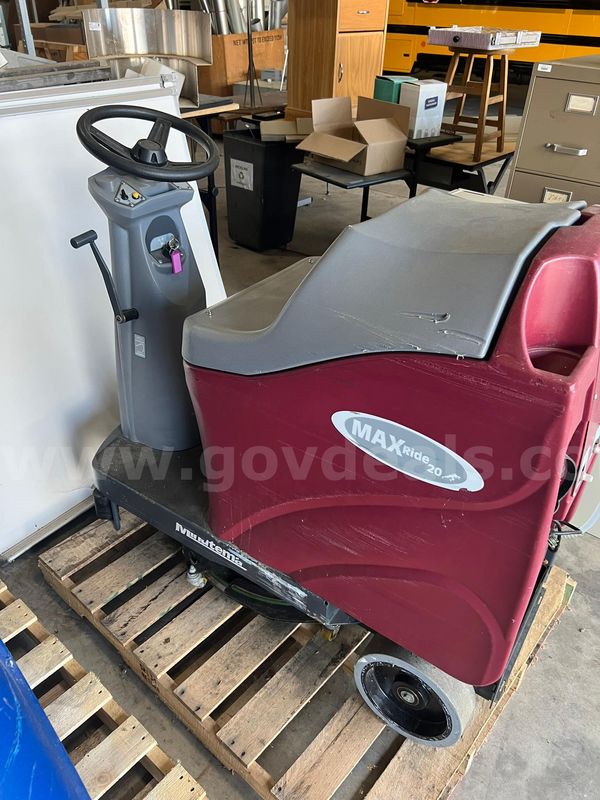 Minuteman Max Ride 20 floor scrubber