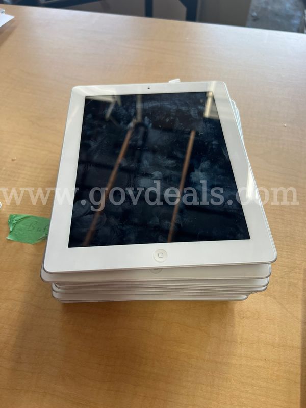 Lot of 10 white I-pad 2 Model A1395, 30 pin, no chargers