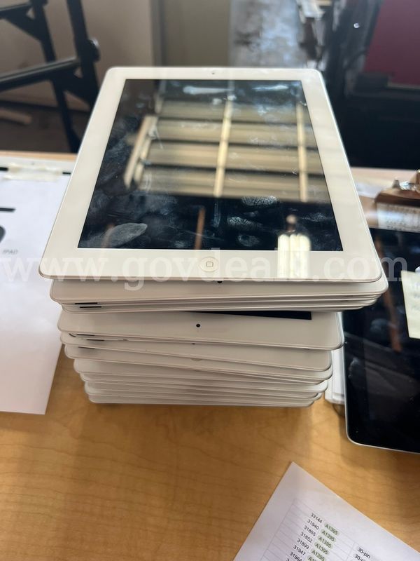 Lot of 19 White I-Pad 2, Model A1395, 30 pin chargers not included