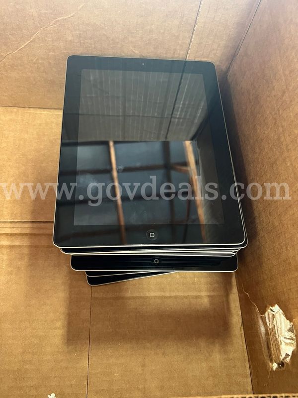 Lot of 12 - I-Pad 2, Model A1395, 30 pin chargers included