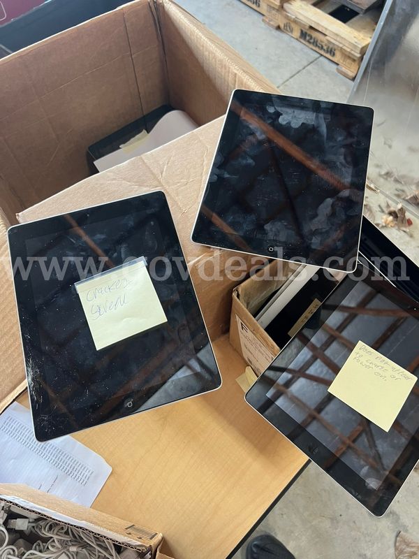 Lot of 8 broken i-pads