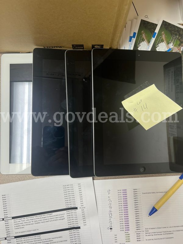 I-pad, lot of 4, 2 Model A 1396, 2 model A1395, 30 pin charger not included