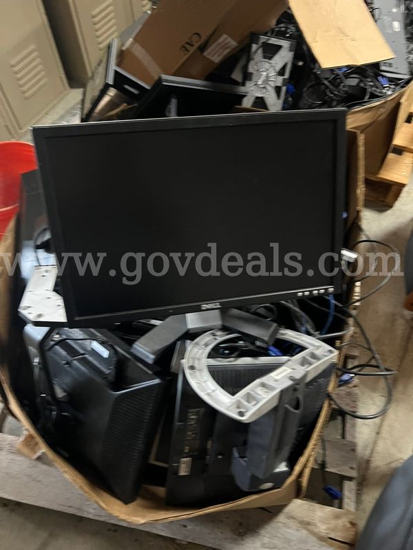 Lot of Dell Monitors, keyboards, some cables.
