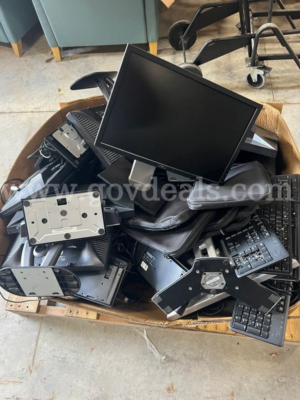 Lot of Dell Monitors, keyboards.