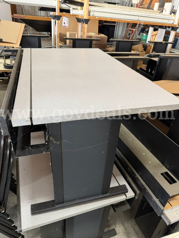 Lot of 6 computer desks