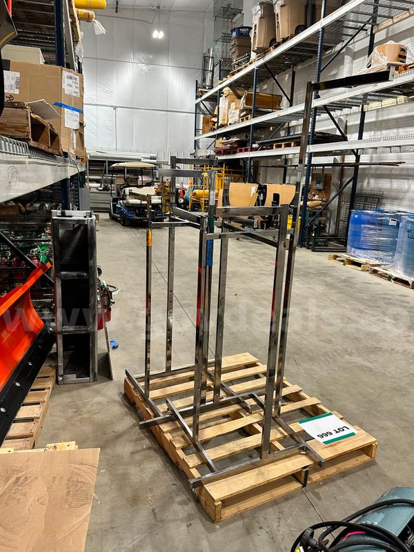 Lot 666 - Clothing Display Rack