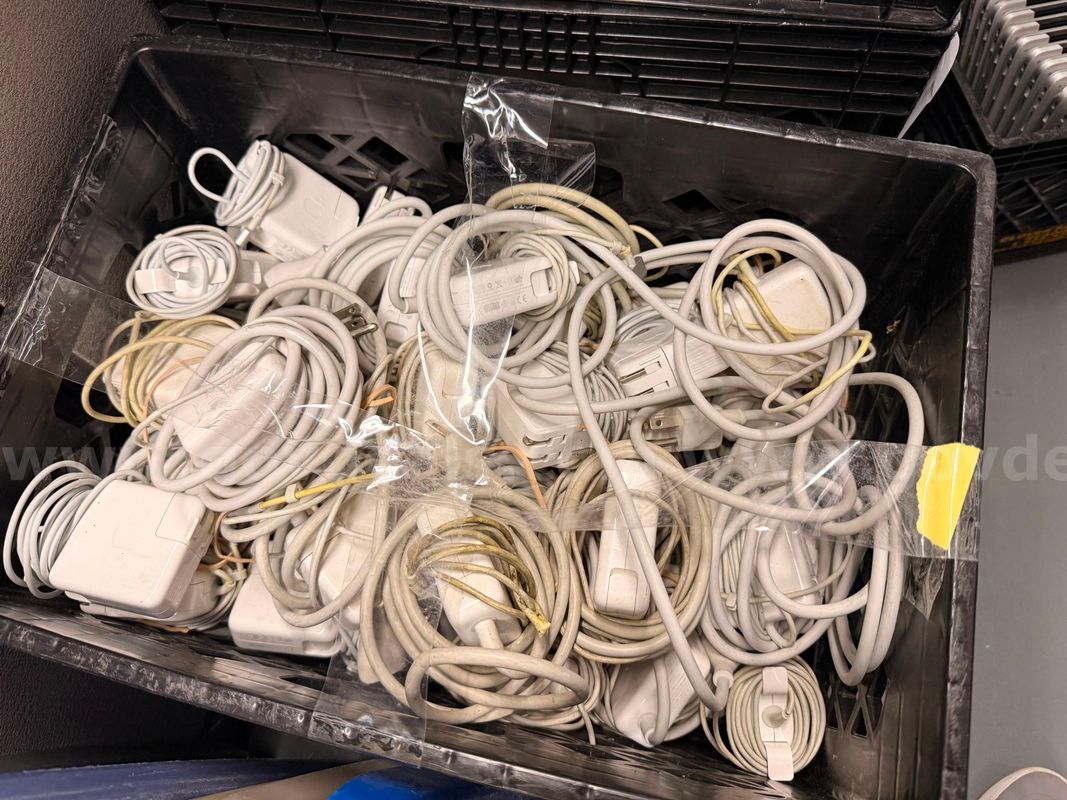 Lot of 330 Apple MacBooks