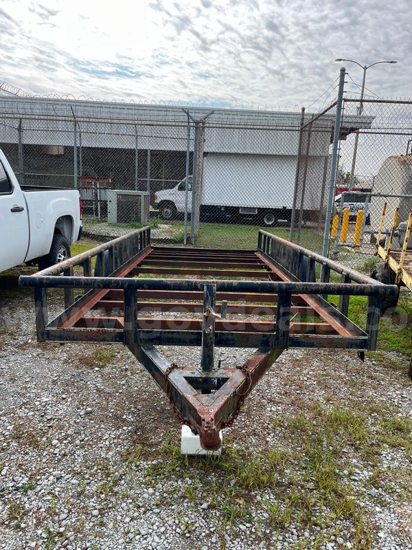 Heavy duty tandem axle utility trailer