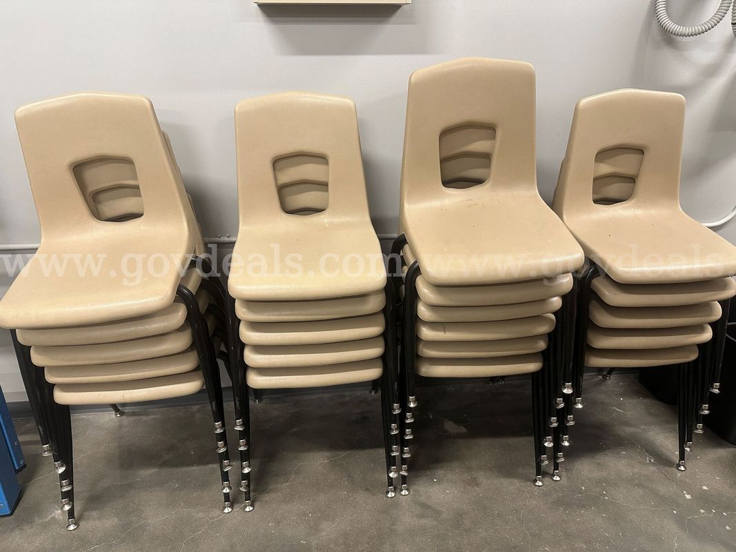 21 Tan Plastic Chairs