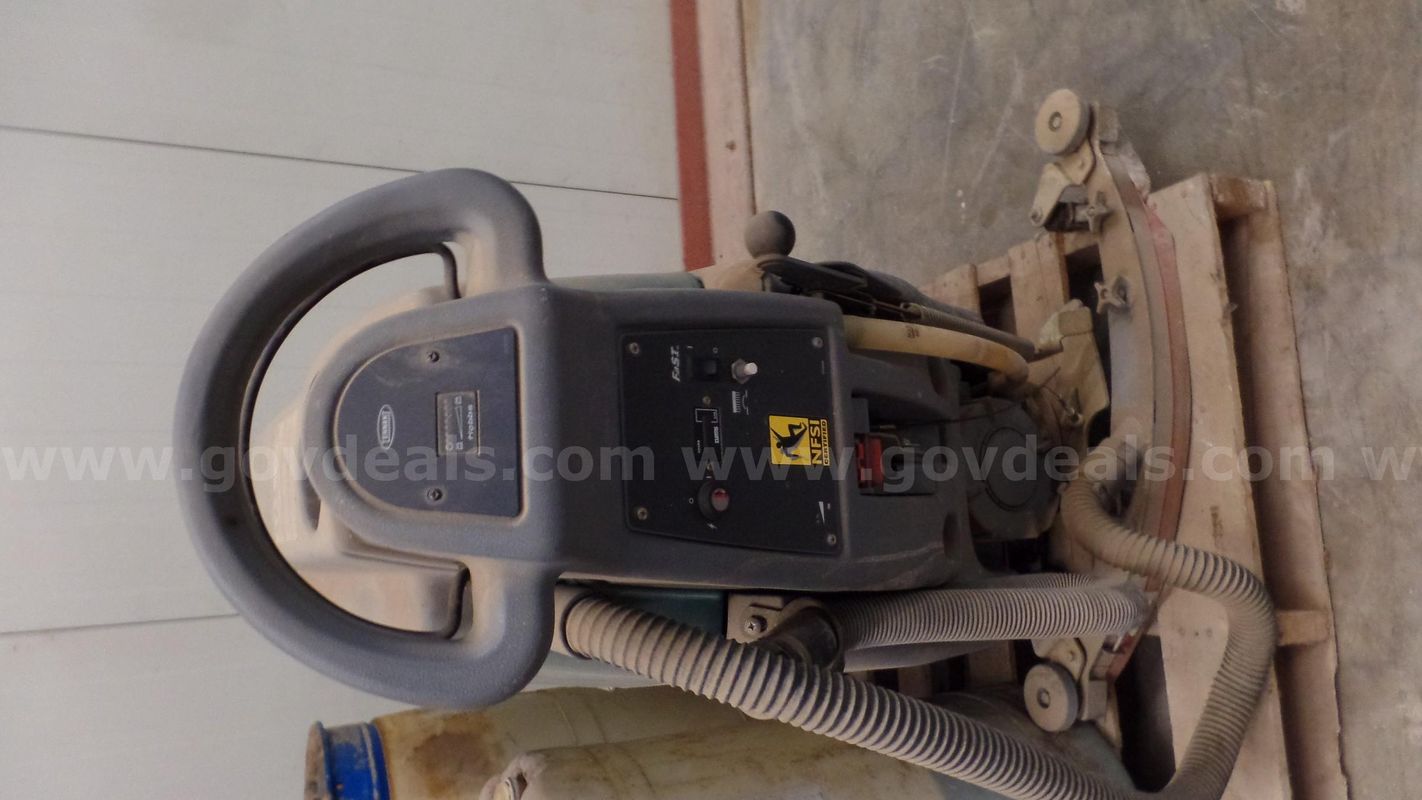 Floor cleaner machine