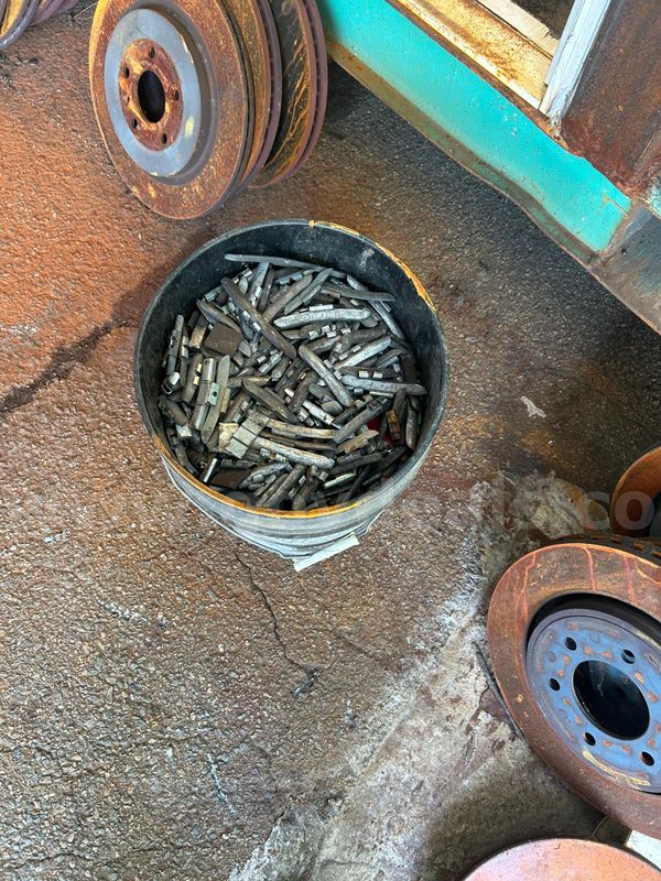 5 gallon bucket full of lead tire weights