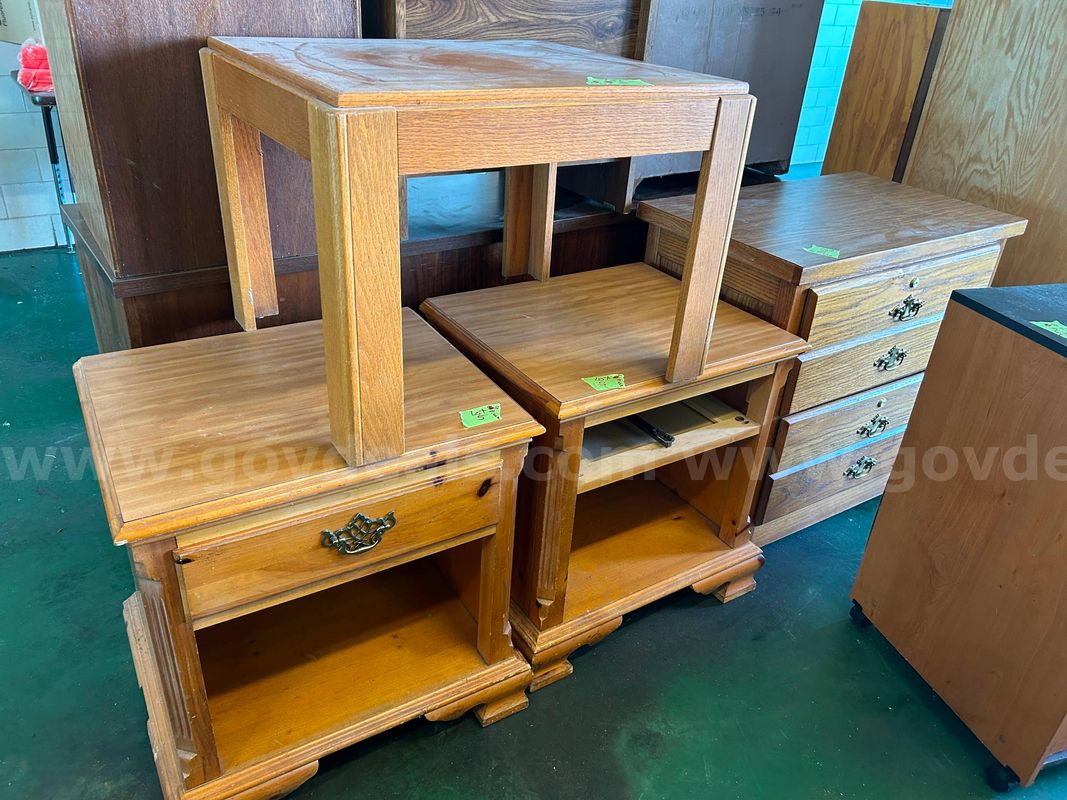 5 pieces wood furniture lot 5