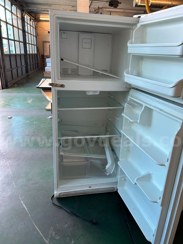 20 cubic foot frigidaire refrigerator lot 7