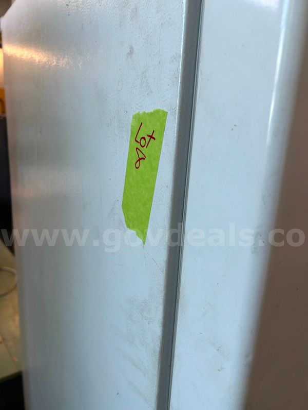 LG Refrigerator 20 cubic foot lot 8