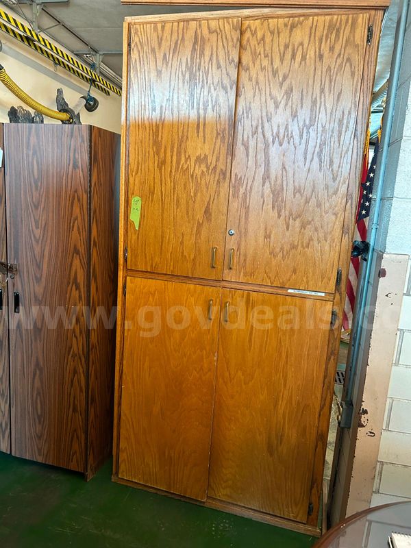 3 wood cabinets lot 17