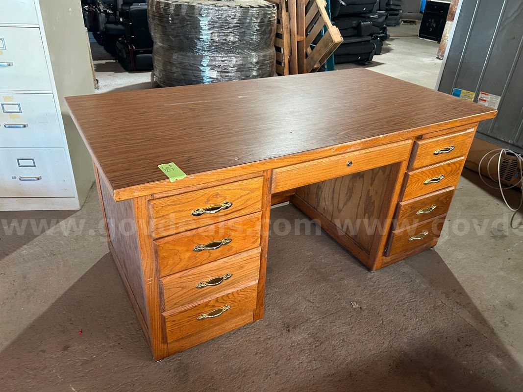 1 wood desk lot 27
