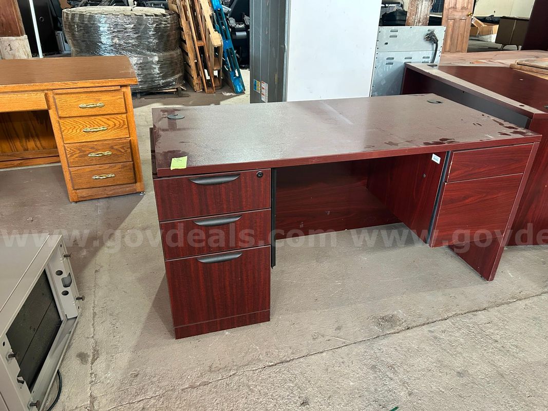 wood desk lot 29