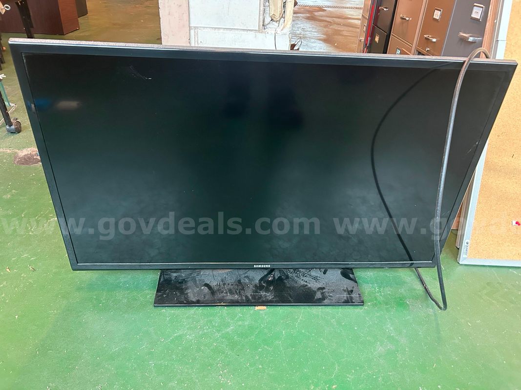 2 televisions samsung and emerson lot 34