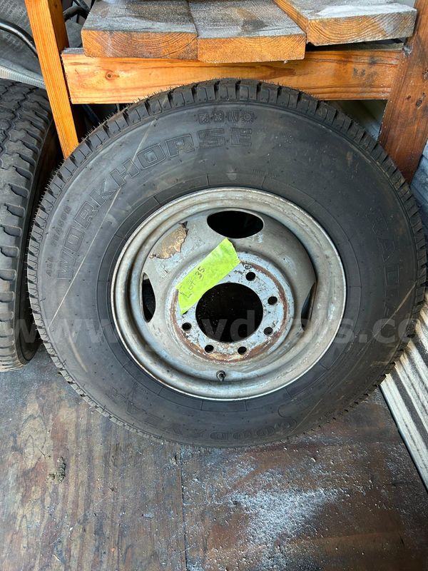 1 ton tire and wheel LT215-85-16 lot 35