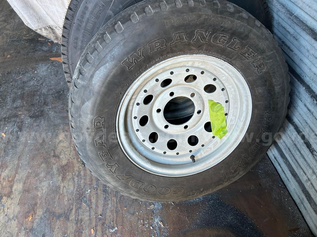 6 lug wheel with tire 215-75-15 lot 36