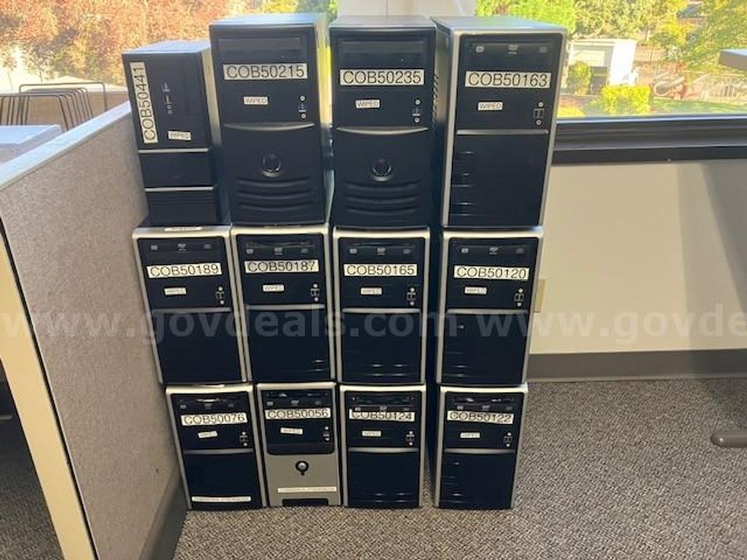 Lot of 12 desktops