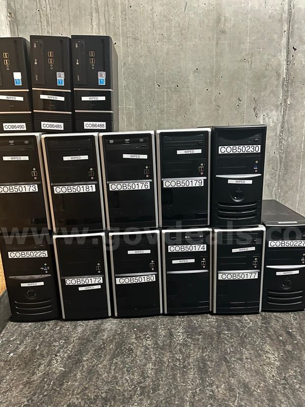 Lot of 14 desktops