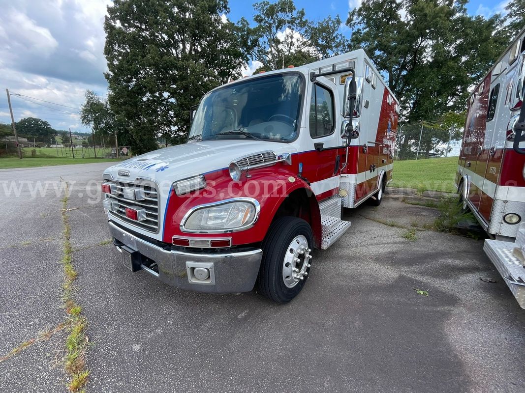2013 Freightliner M2 106