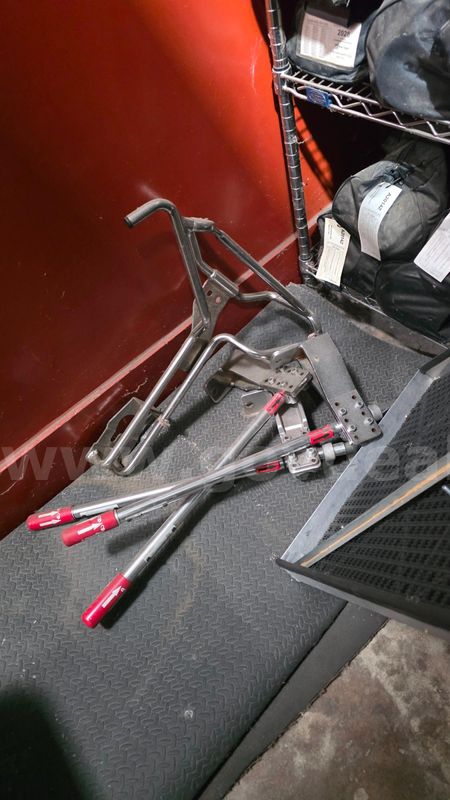 Stretcher antlers and latches