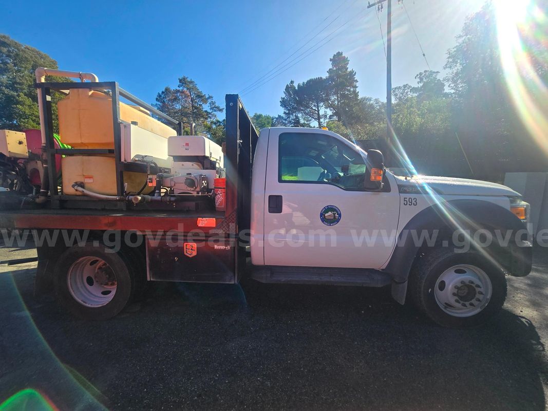 2015 Ford F-450 SD Conventional Cab MILES: 48,218 w/ US JET Skid – 4,000 PSI, 350-Gal Water Tank, 800' Hose