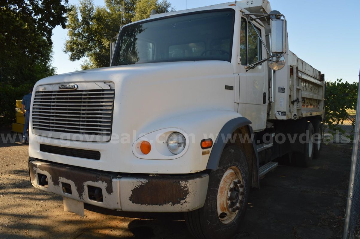 2002 Freightliner FL112