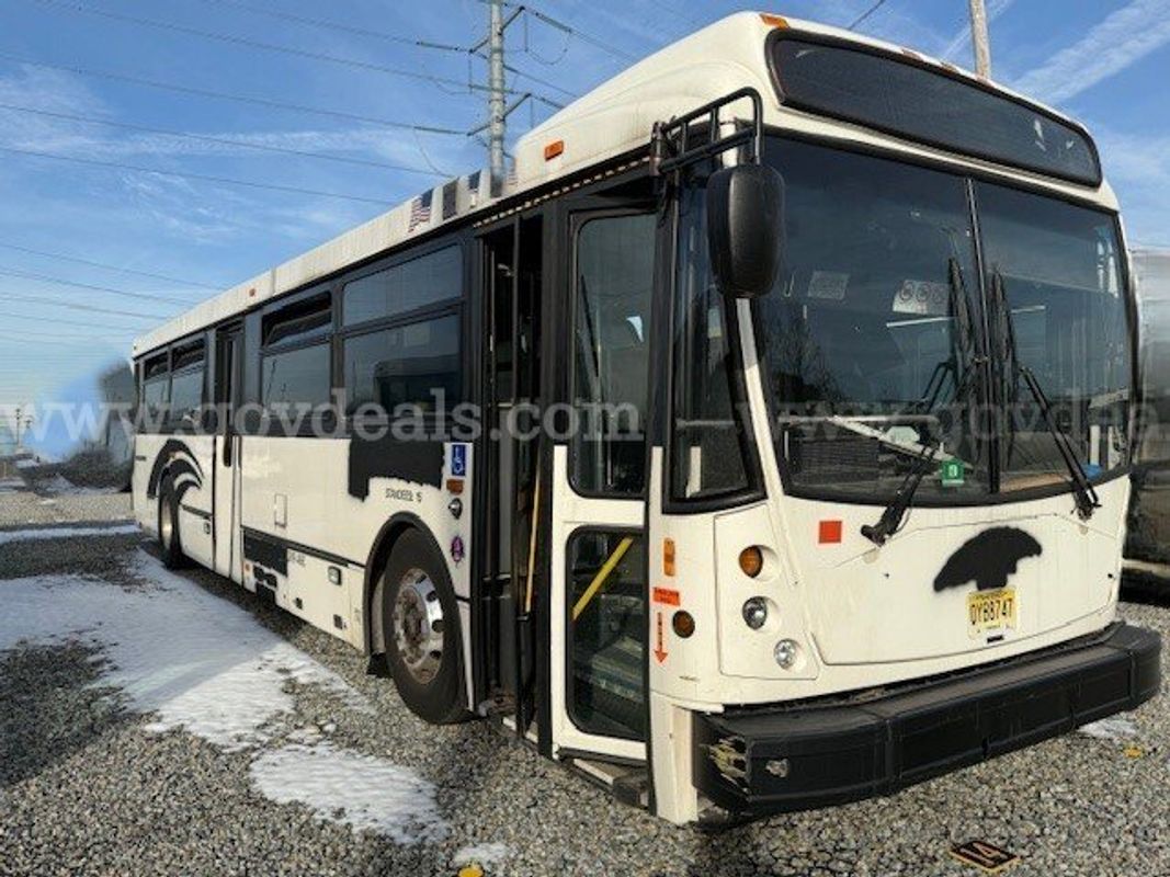 10 Decommissioned bus (Without Tires) – 2008 NABI/416.15.02/416.15.59/416.15.61 – Lot BL27-03