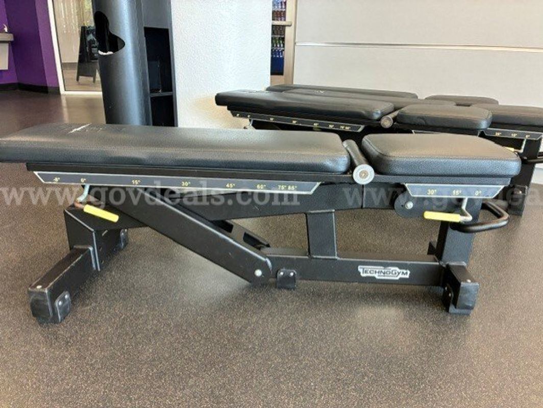 2 Gym weight benches
