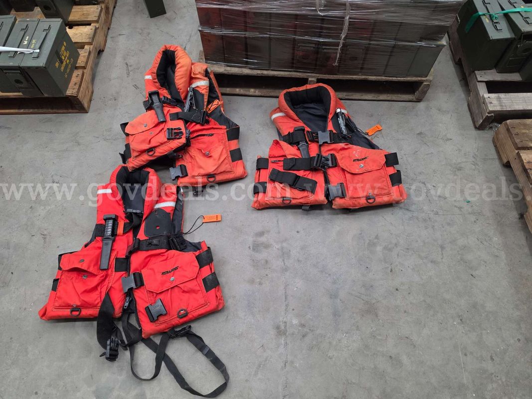 4 Stearns personal flotation device (PFD) fishing vest