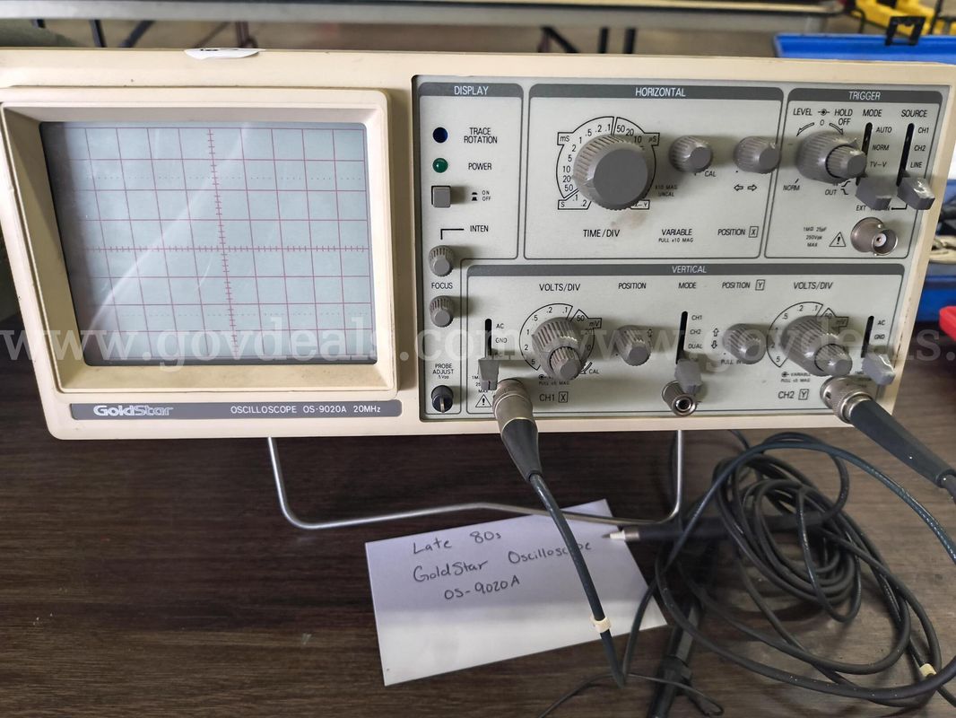 Oscilloscope, (LOT 65)