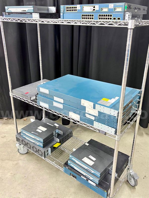 Lot of Cisco Networking Equipment (426-10)