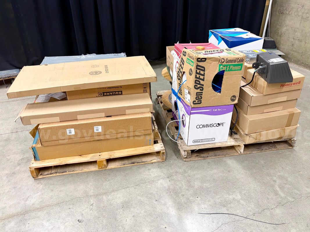 Lot of Misc. Electrical Supplies (428-10)