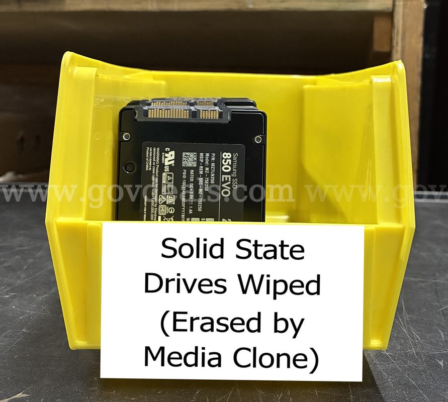 Lot of 30 Solid State Drives: 2.5" SATA 250-256GB Samsung (Wiped) (427-49)