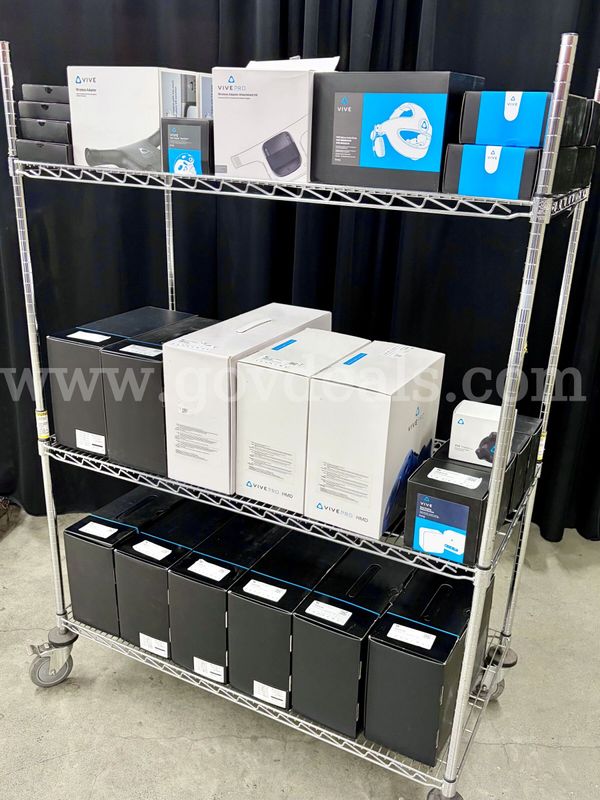 Lot of HTC VIVE VR Equipment (430-15)