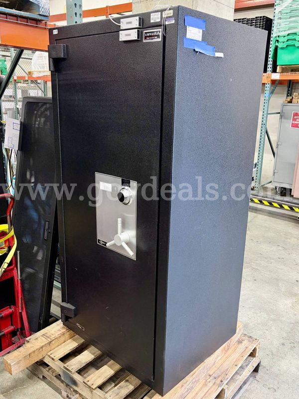 Safe: AMSEC AMVAULT (430-44)