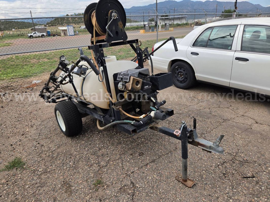Toro Model 414H Tow-Behind Sprayer with Tank, Hose Reel & Spray Booms – Non-Operational