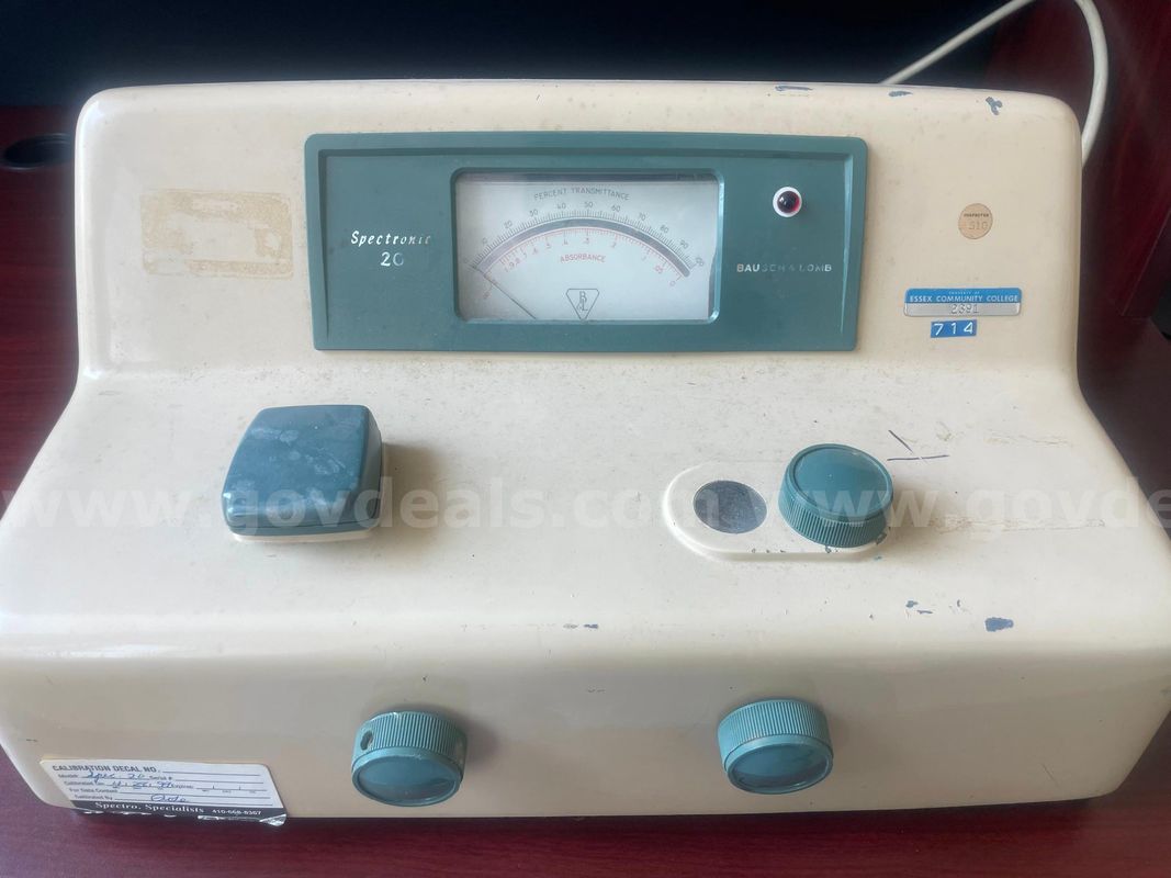 Bausch & Lomb Spectrophotometer Spectronic 20 (1954 Old Fashion Analog)