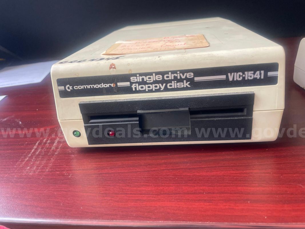 Vintage 1982 Commodore 64 Single Drive with Keyboard