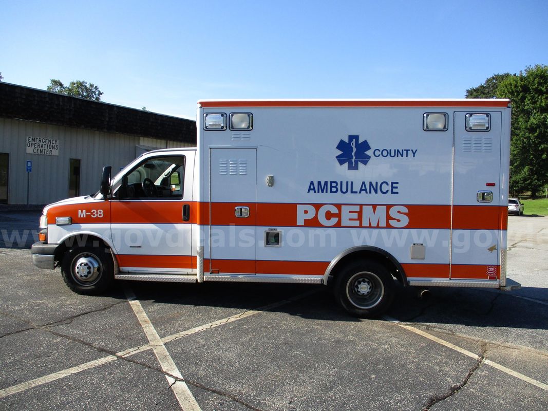 CHEVY G3500 AMBULANCE / AEV TYPE 3