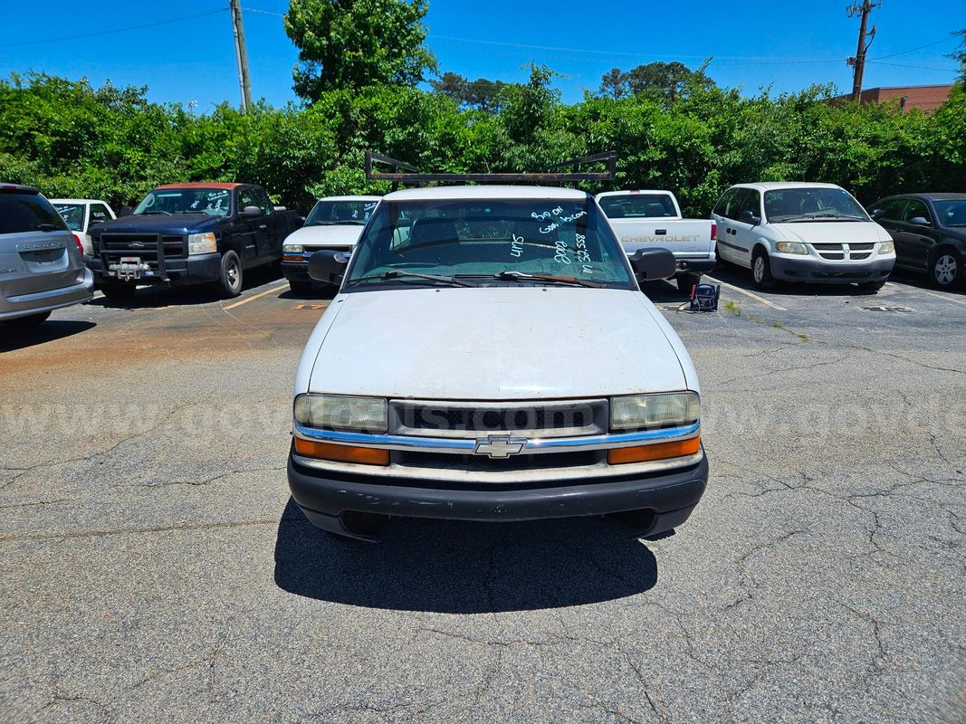 2002 Chevrolet S10 2WD 2-DR, 2.2L L4
