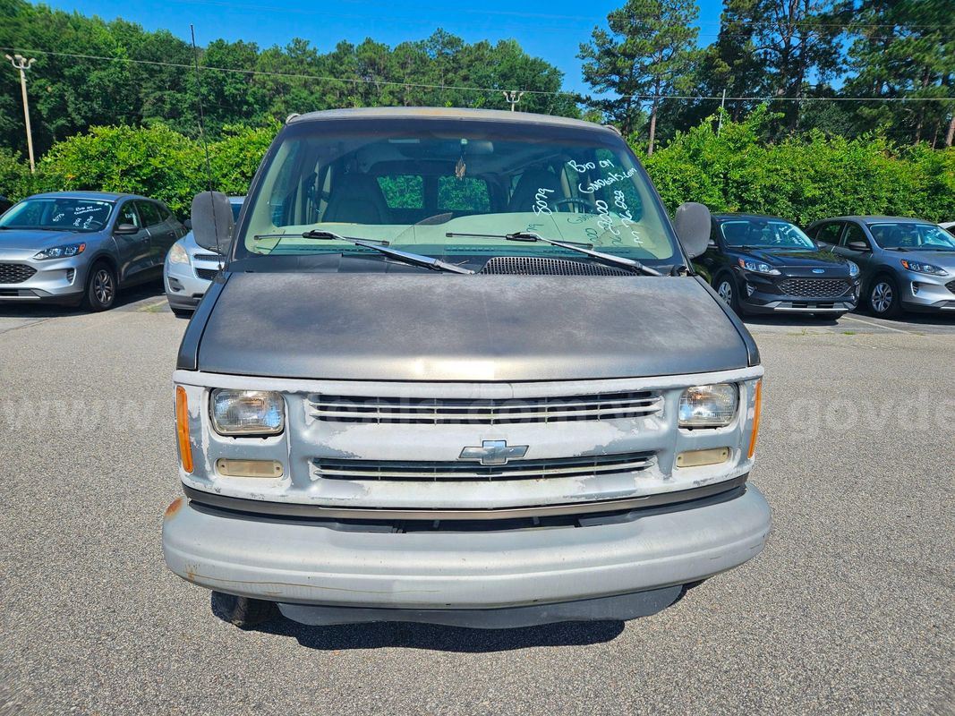 2000 Chevrolet Express  5.7L V8