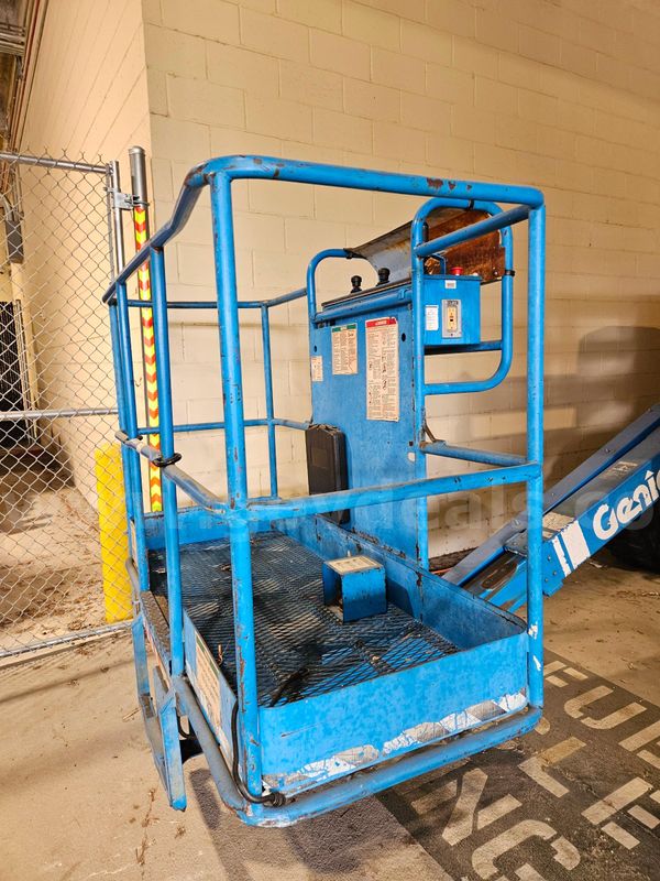 1997 Genie Lift Boom (Gasoline)