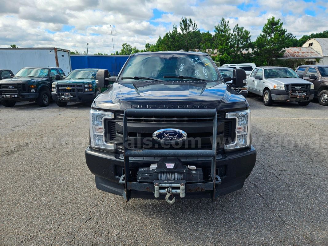2019 Ford F-250 SD XL Crew Cab 4WD 4-DR, 6.2L V8