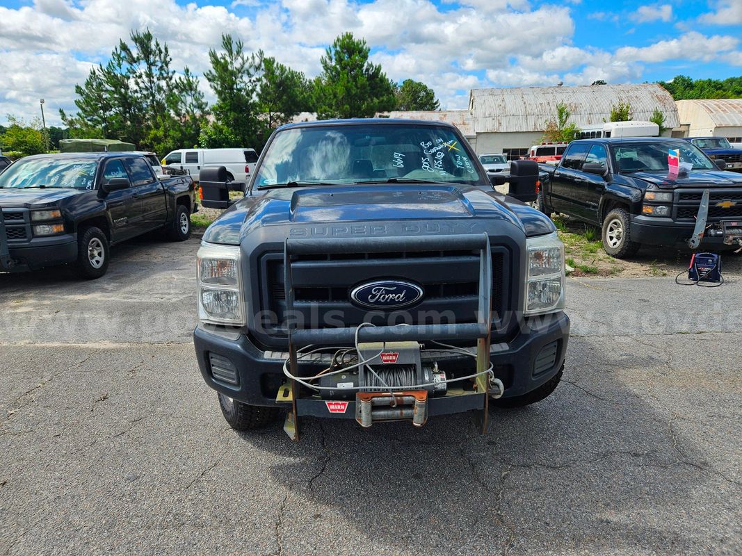 2015 Ford F-250 SD XL Crew Cab 4WD 4-DR, 6.2L V8